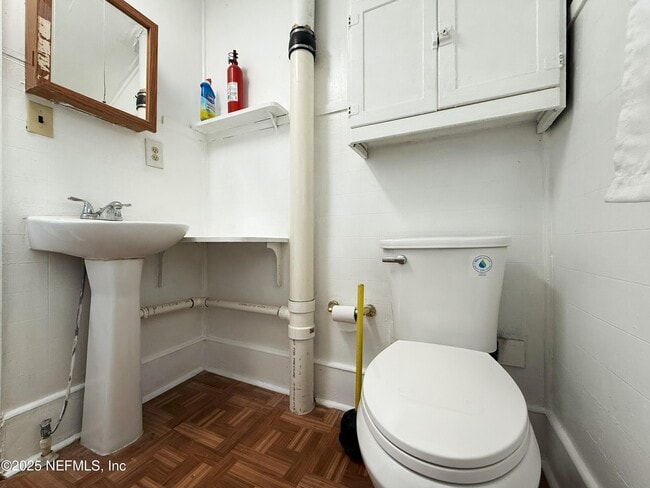 Building Photo - 2245 Myra St