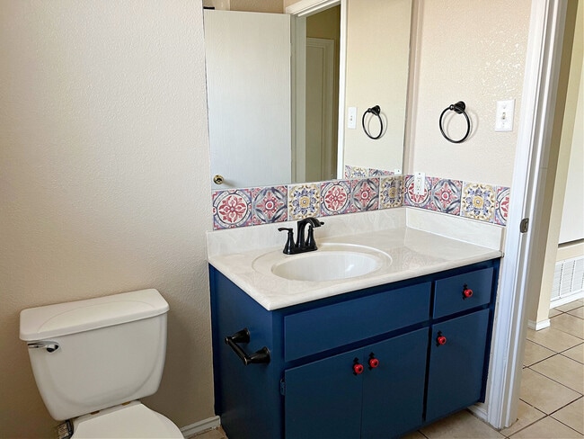 Building Photo - 4203 Lonesome Dove Dr