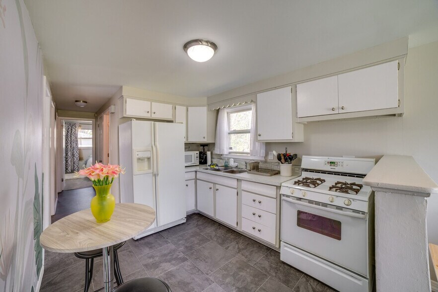 Building Photo - 544 E 92nd Pl