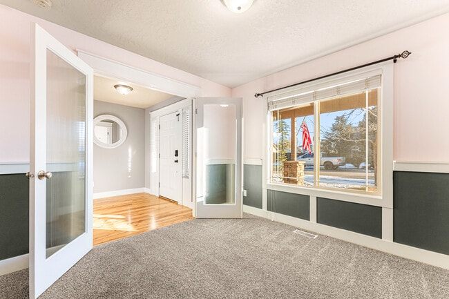 Building Photo - 987 N Knox Pl