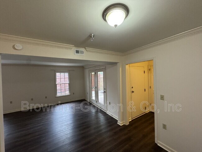 Building Photo - 5025 Hillsboro Pike