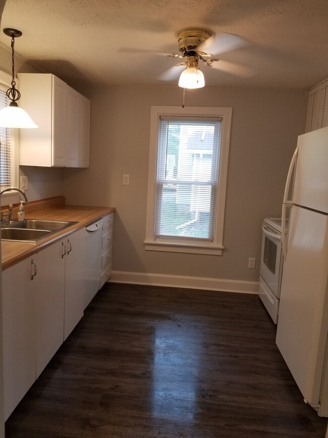 Building Photo - 22 Reba Ave