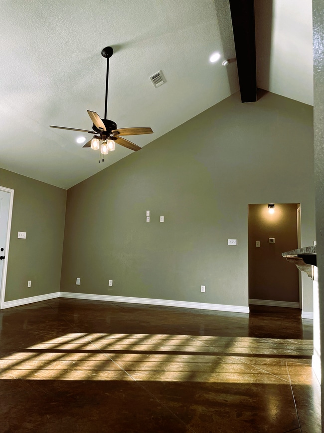 Building Photo - 713 Overlook Dr