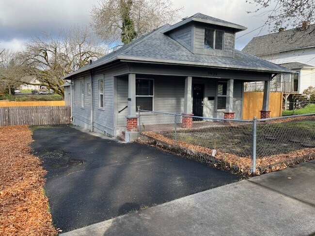 Building Photo - 3 Bedroom 2 Bath Forest Grove OR