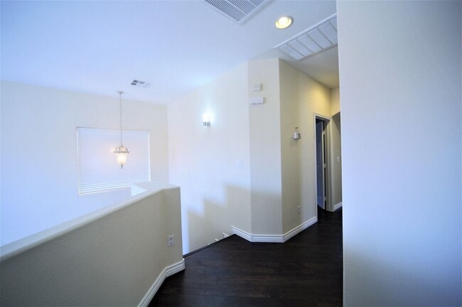 Building Photo - Gorgeous 3Bed/2Bath/2Car, 2-Story Home located in Caparola at Southern Highlands