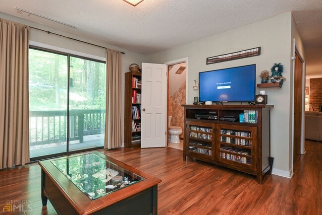 Building Photo - Spacious 3-Bedroom Home on Private Lot in ...