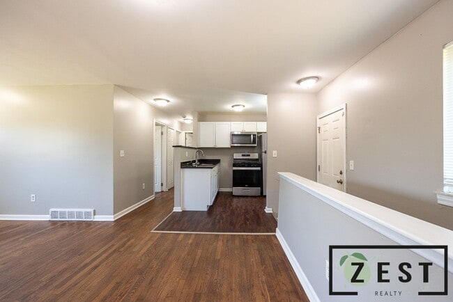 Building Photo - OPEN HOUSE- 1/9! 4PM-4:30PM! 3 BED 1 BATH HOME