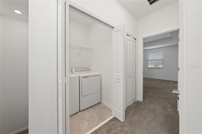 Building Photo - 7405 Stone Crk Trl