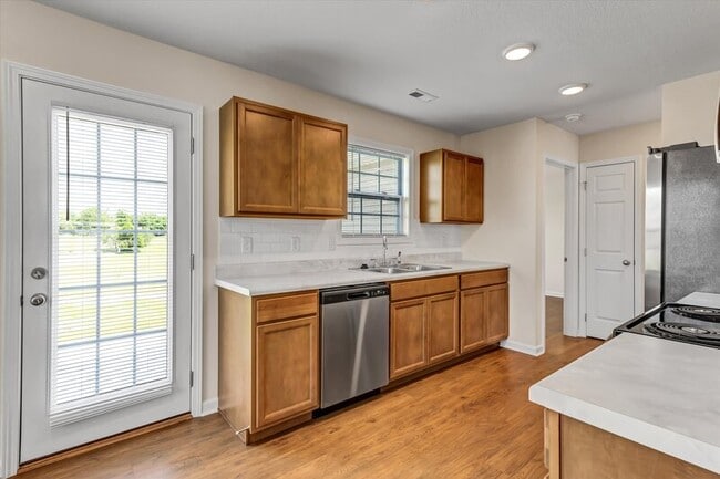 Building Photo - 2022 McCleary Rd