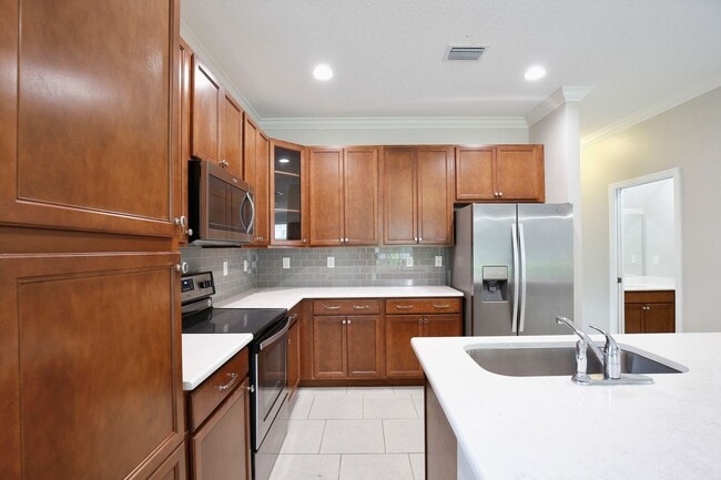 Building Photo - Beautiful 4/2.5 Spacious Home with a Loft Area and a 2 Car Garage Located in Sawgrass Bay - Clerm...