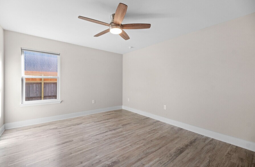 Building Photo - 13050 Hartung Ave