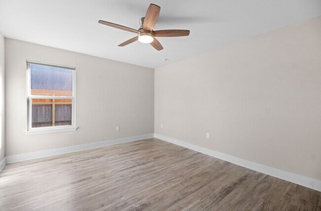 Building Photo - 13050 Hartung Ave