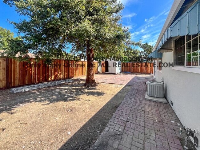 Building Photo - Stylishly Renovated Home with New Kitchen ...