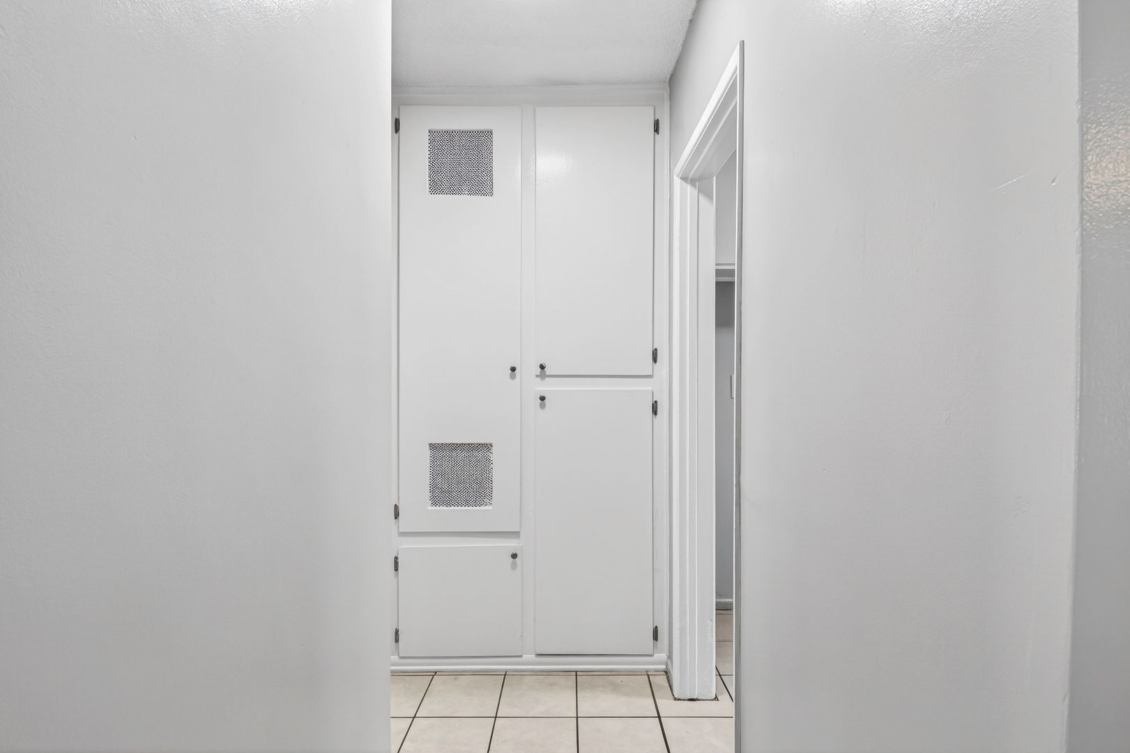 Building Photo - 210 E 29th St