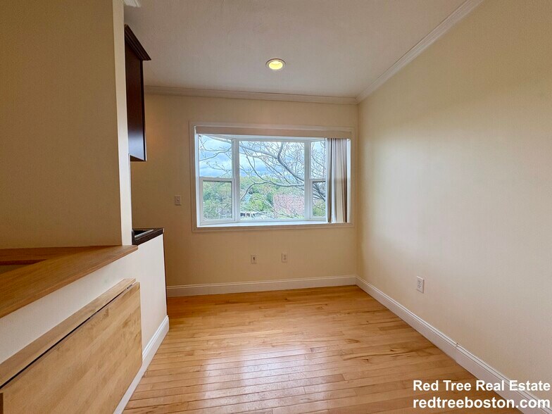 Building Photo - 191 Winthrop Rd