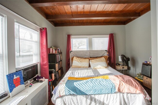 Building Photo - 261 Rutland Rd