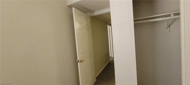 Building Photo - 574 Roxella Ln