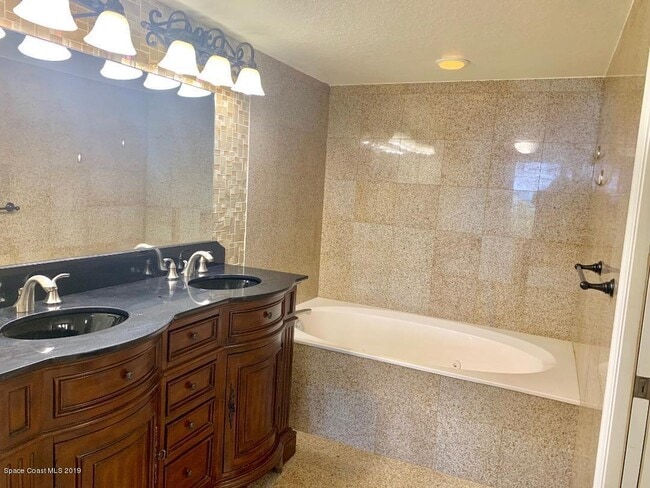 Building Photo - 1811 Jimmy Buffett Mem Hwy