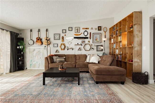 Building Photo - 5235 Sunnywood Dr