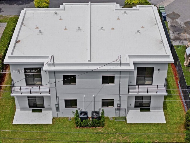 Building Photo - 4026 SW 9th Terrace