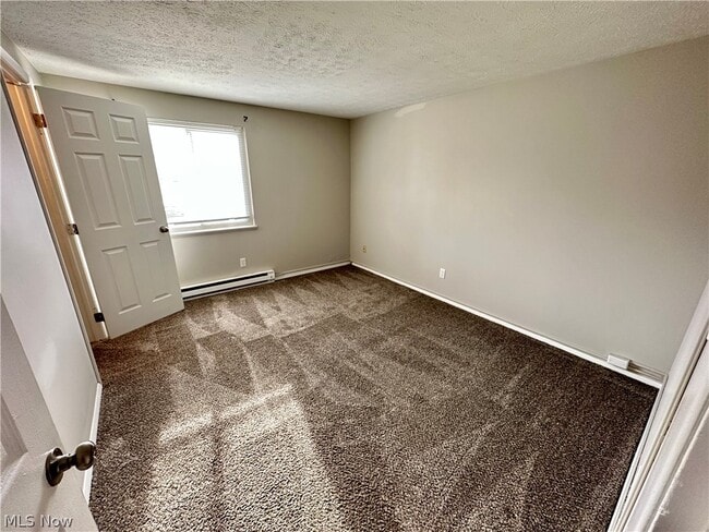 Building Photo - 660 S Shore Ct