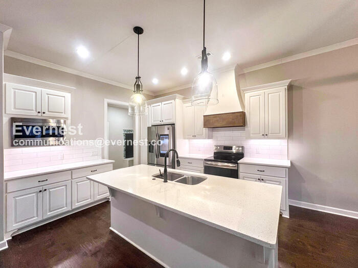 Building Photo - 613 Creekside Cove