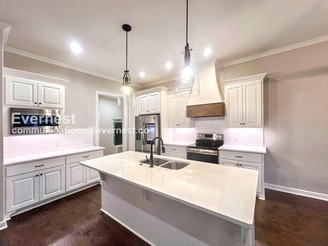 Building Photo - 613 Creekside Cove