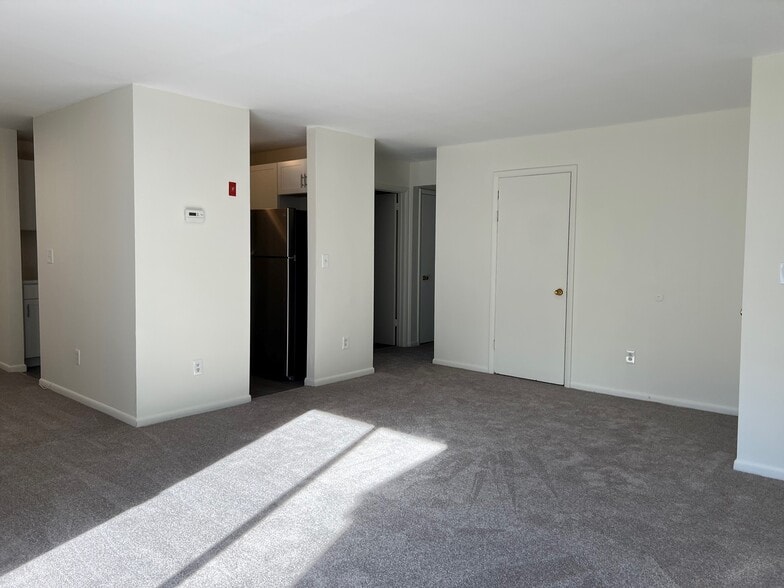 Living room to hall and kitchen - 6 Yew Ct