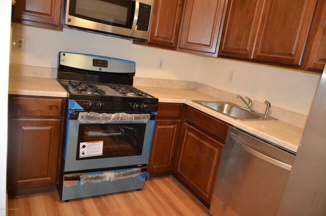 Building Photo - 997 Tarragon Ct