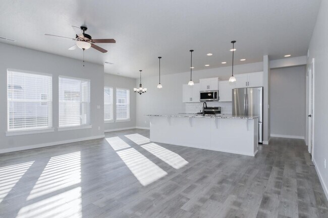 Building Photo - Newer Construction with High End Finishes _ Large 3 Car Garage!!