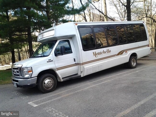 Building Photo - 5903 Mt Eagle Dr