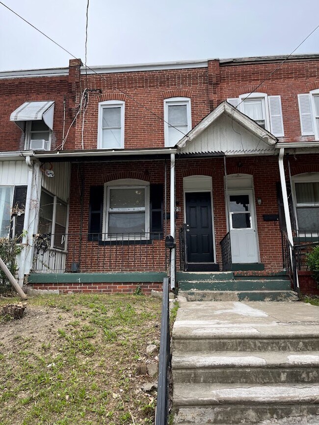 Primary Photo - 229 E 13th St