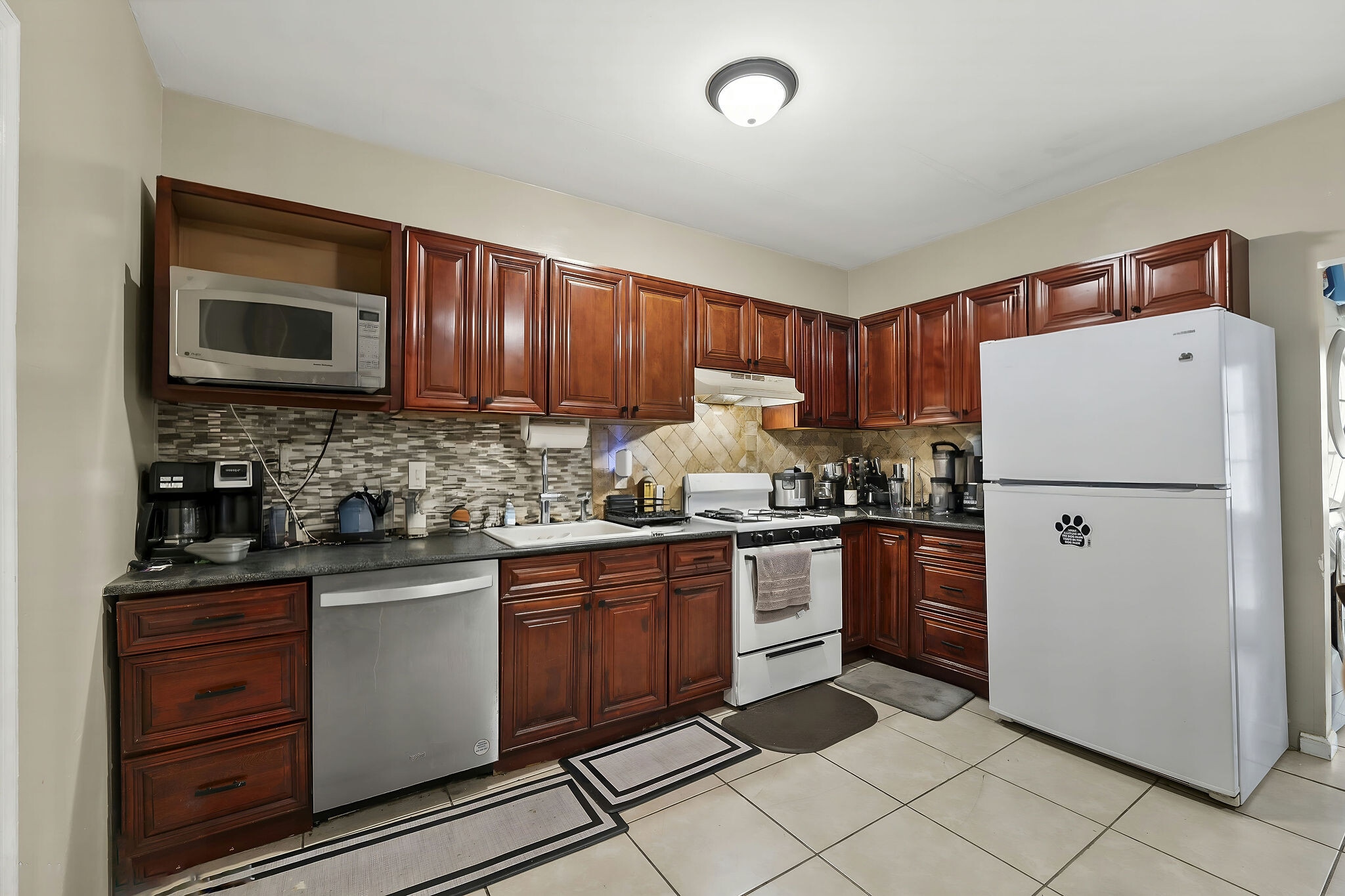 Building Photo - 15 Wales Ave