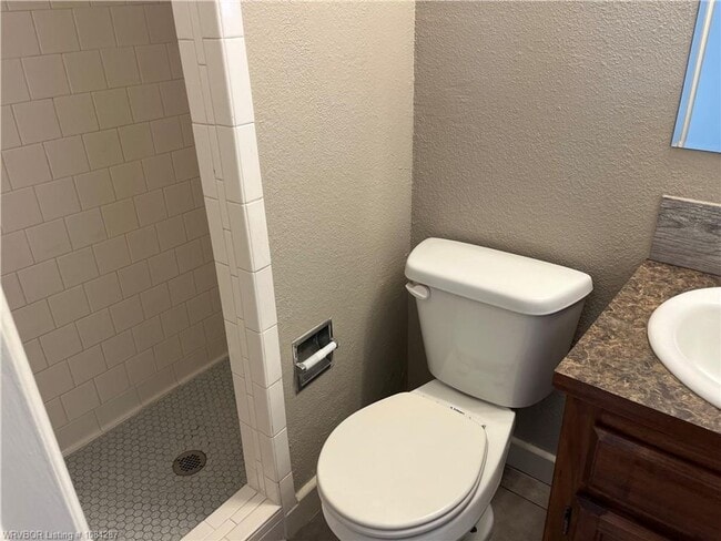 Building Photo - 3 bed, 2 bath, House.