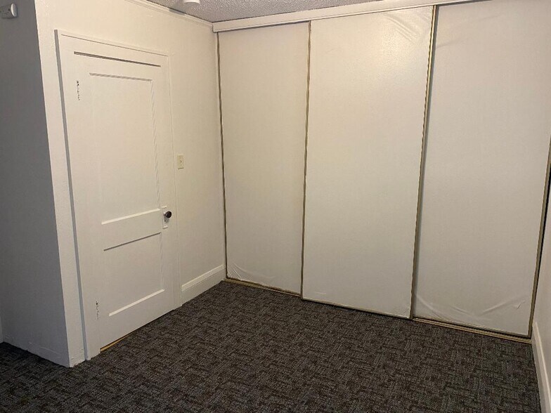 Building Photo - 1143 1st St NW