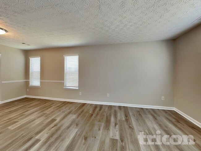 Building Photo - 305 Sarasota Ln