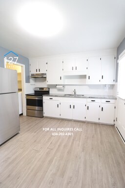 Building Photo - 2-Bedroom Duplex with In-Unit Laundry & Lawn Care Included!