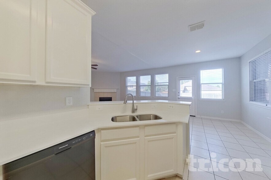 Building Photo - 813 Wolf Trail