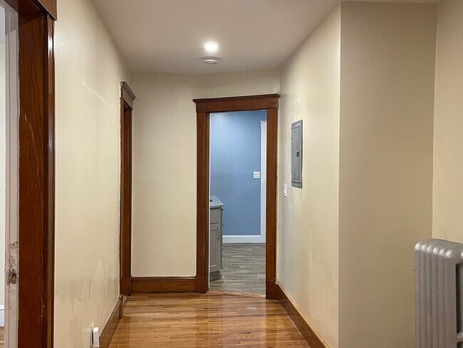 Building Photo - 23 Lothrop Ave