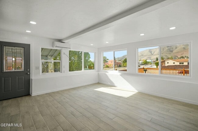 Building Photo - 2606 Justus St
