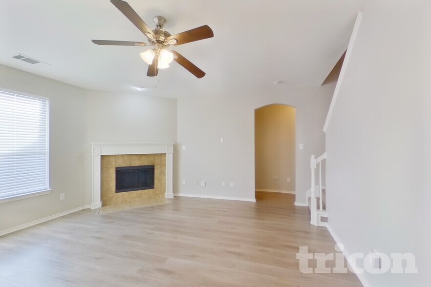 Building Photo - 1082 Suffolk Ln