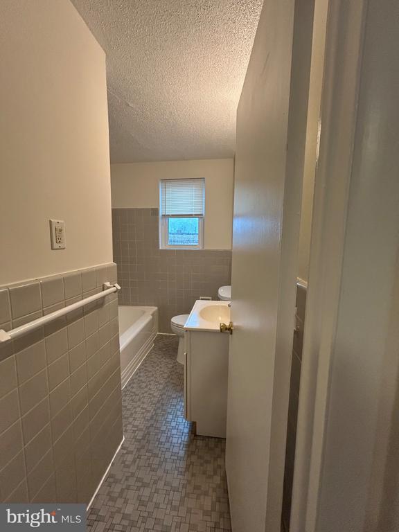 Building Photo - 3 E Park Rd