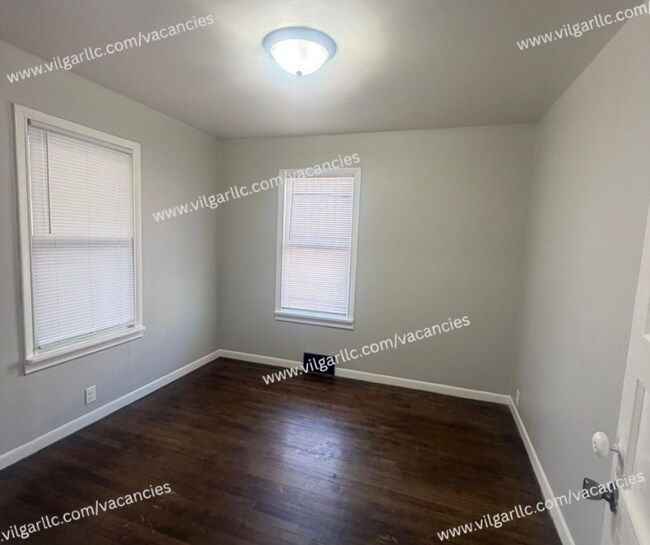 Building Photo - FOR RENT — SPACIOUS 3 BED / 1.5 BATH HOME