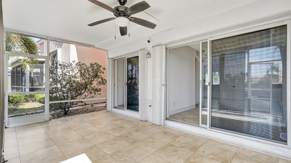 Building Photo - 1044 SE 6th Ct