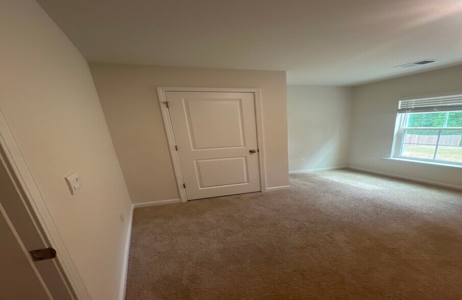 Building Photo - 2176 Elmridge Rd