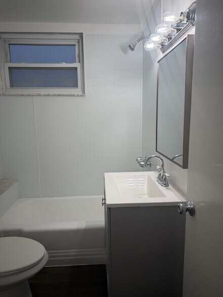 Building Photo - 1131 Knox St