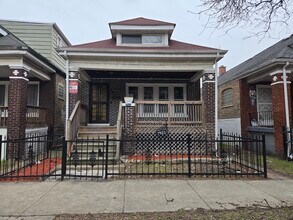 Building Photo - 7923 S Ingleside Ave