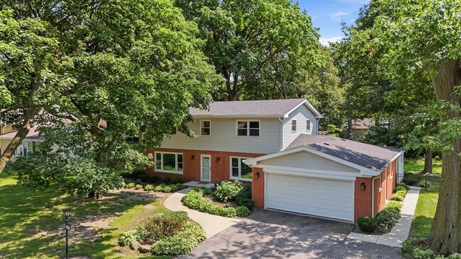 Building Photo - 317 E Forest Ln
