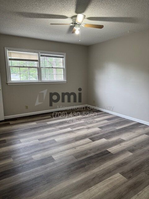 Building Photo - 54 Greenwood Cir