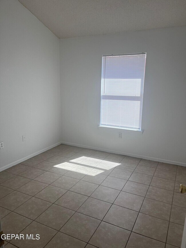 Building Photo - 14061 Tierra Leona Dr
